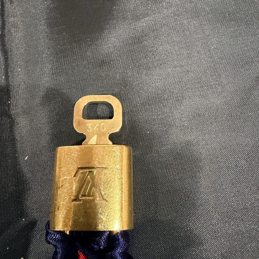 Louis Vuitton authentic Lock and Key with Gold Blue accent “twilly” - Picture 3 of 4